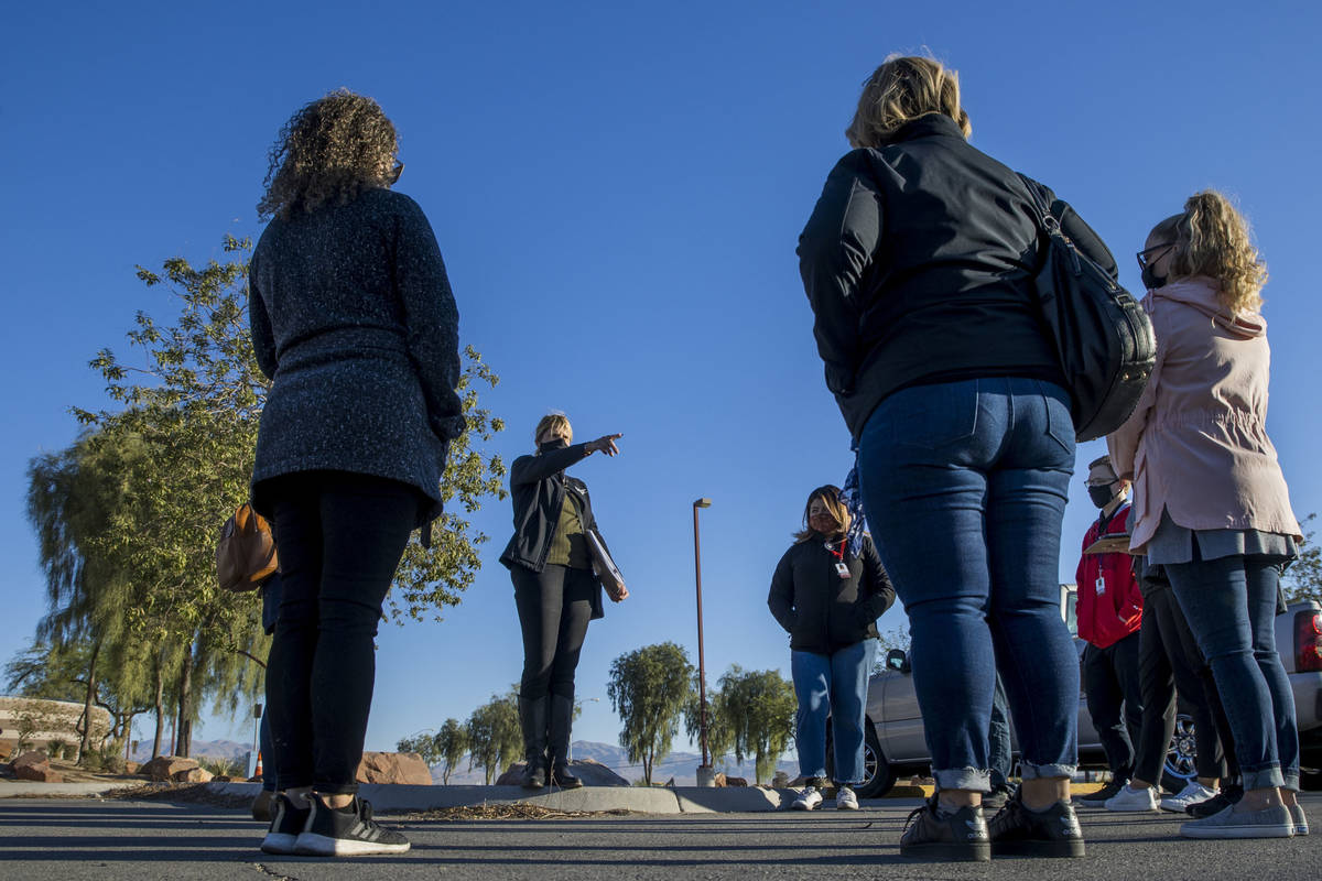 Connecting Kids coordinator Tami Hance, center, talks with City of Las Vegas Reinvent Schools v ...