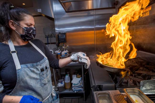 Executive chef Gina Marinelli prepares Spaghetti alle Vongole at her Summerlin restaurant, La S ...