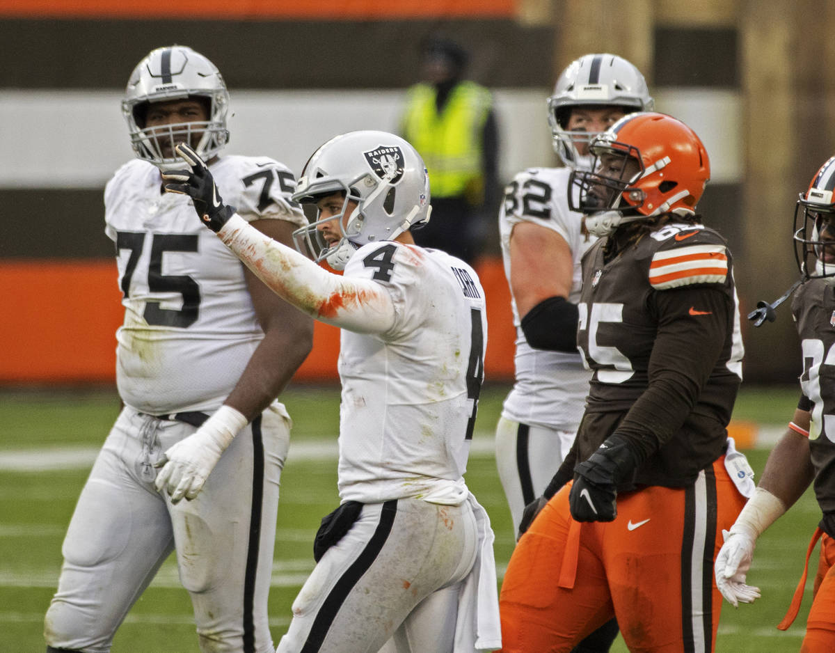 Las Vegas Raiders quarterback Derek Carr (4) celebrates a big play in front of Cleveland Browns ...