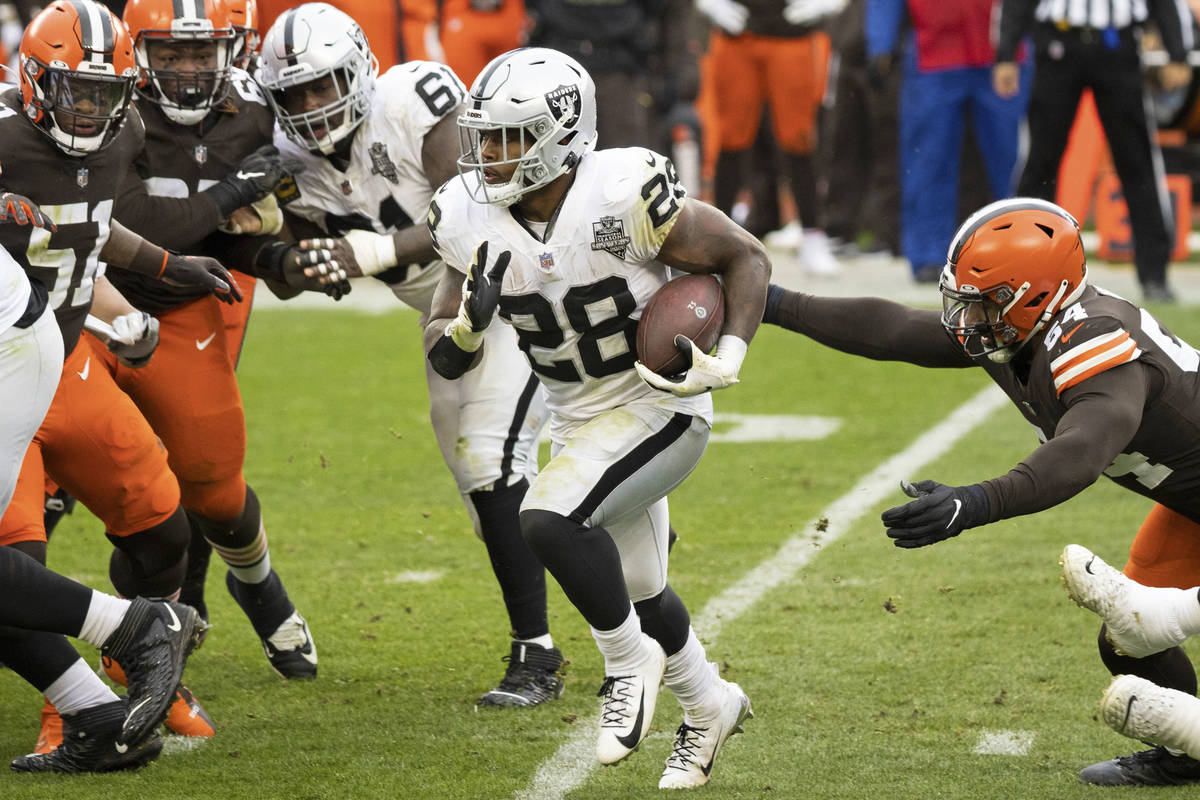 Las Vegas Raiders running back Josh Jacobs (28) sprints past Cleveland Browns linebacker Mack W ...