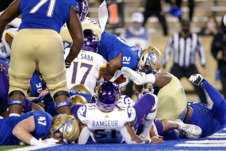 Tulsa running back TK Wilkerson (21) leaps into the end zone for the go-ahead touchdown with un ...