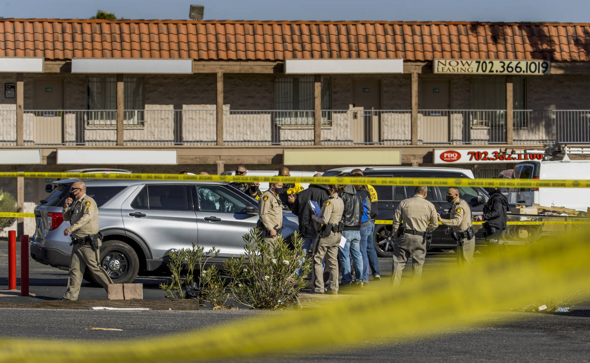 Las Vegas police meet as they investigate a homicide in the central valley near 3280 South Wynn ...