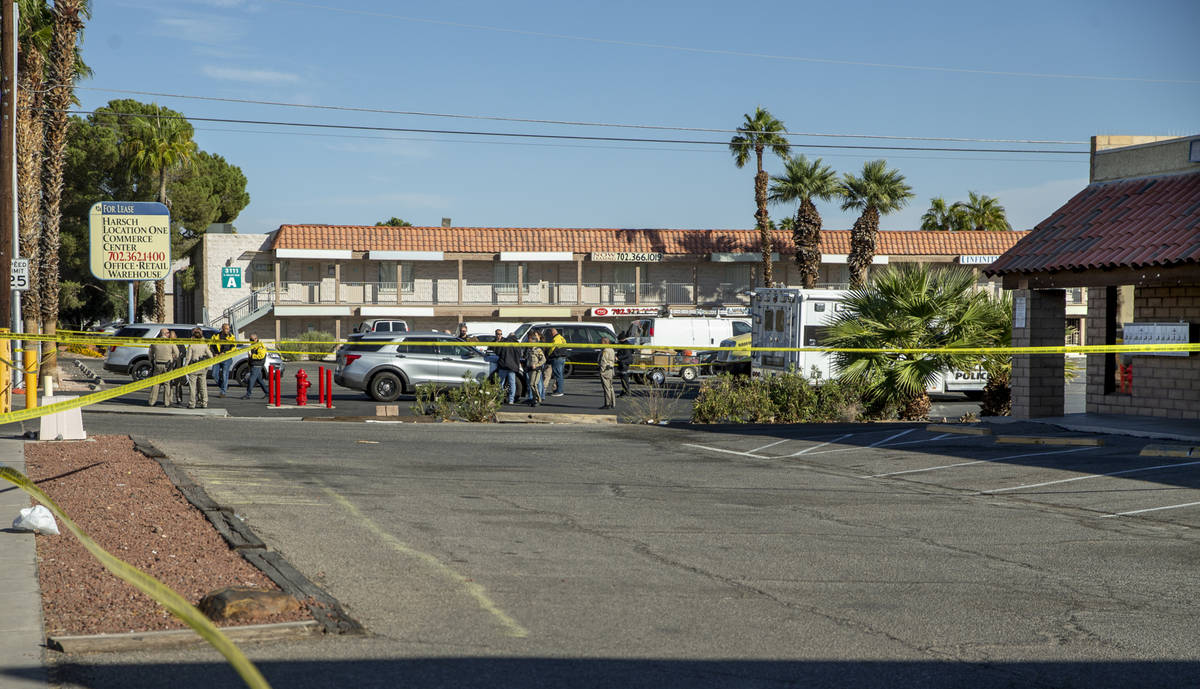 Las Vegas police gather as they investigate a homicide in the central valley near 3280 South Wy ...