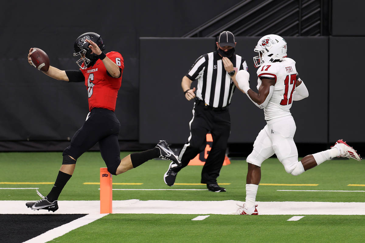 UNLV Rebels quarterback Max Gilliam (6) runs for a touchdown under pressure from Fresno State B ...