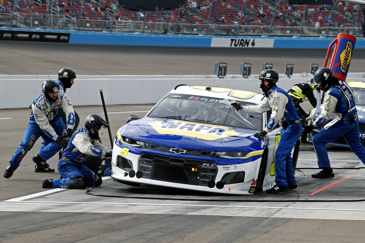 Chase Elliott 9 Makes A Pit Stop For Tires And Fuel During The Nascar Cup Series Auto Race At Las Vegas Review Journal