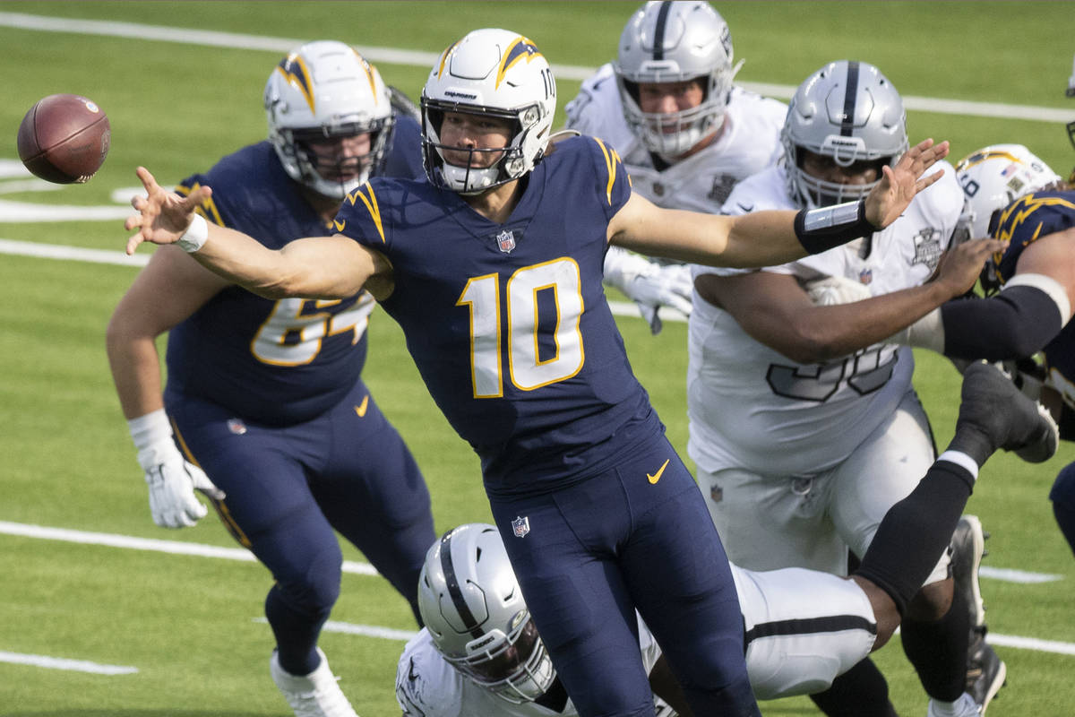 Chargers Heartbreak Continues In Last Second Loss To Raiders Las Vegas Review Journal