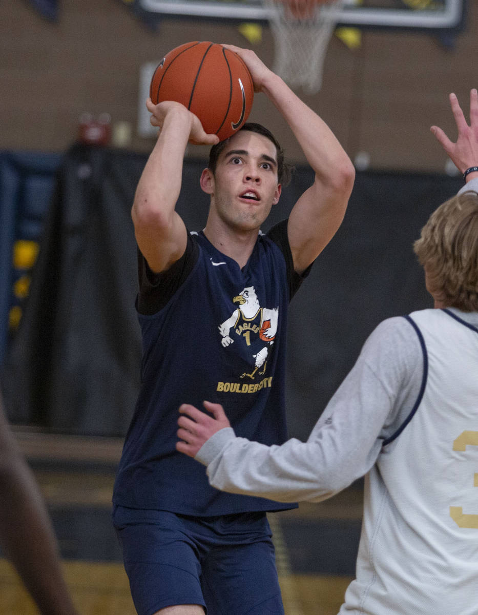 Junior Ethan Speaker (26) runs drills during practice at Boulder City High School on Wednesday, ...