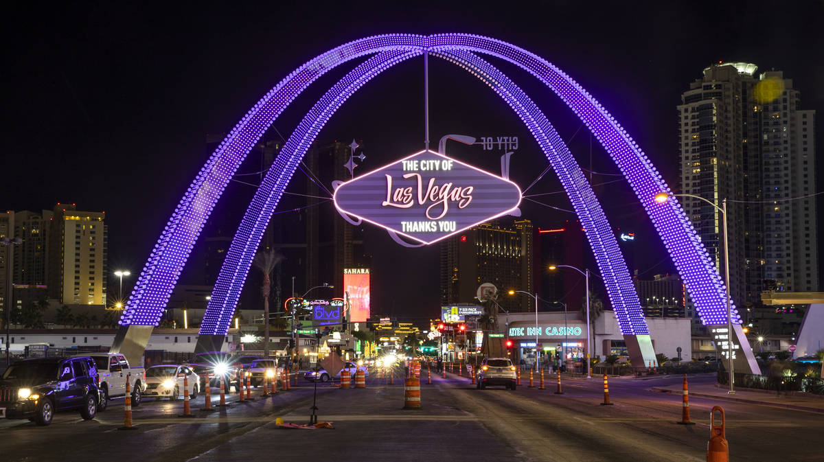 8 News Now on X: NEWEST NEON SIGN LIGHTS UP: The new Gateway Arches  welcome visitors to downtown Las Vegas. Check it out! #8NN @CityOfLasVegas    / X