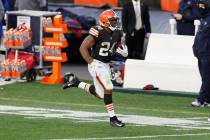 Cleveland Browns running back Nick Chubb (24) makes a long run against the Houston Texans durin ...