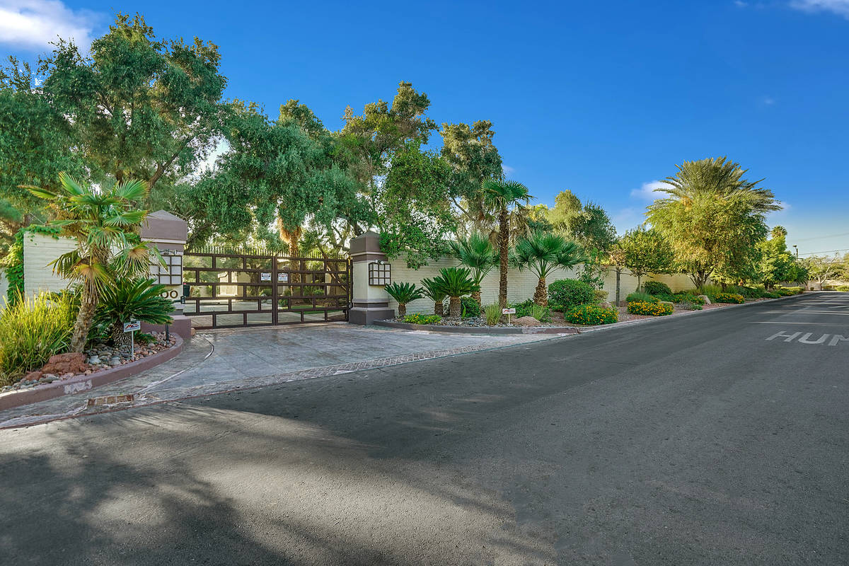 Huntington & Ellis This home at 500 Shetland Road sits on a 1-acre lot in one of Las Vegas hist ...