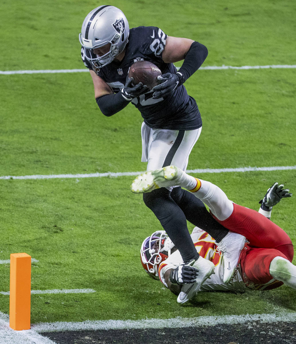 Las Vegas Raiders tight end Jason Witten (82) catches and scores over the top of Kansas City Ch ...