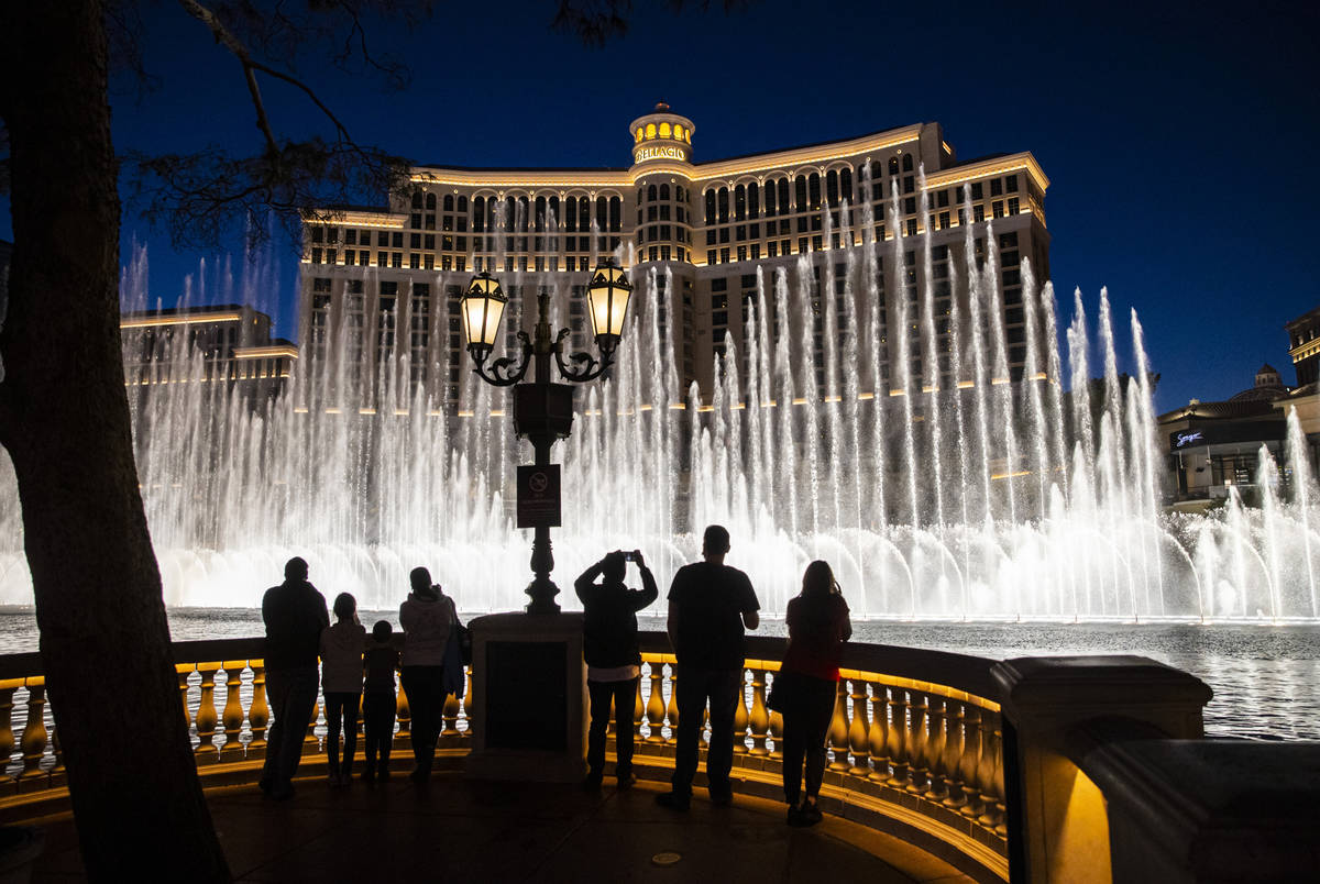 People watch the Bellagio fountain show on the Las Vegas Strip Thursday, Nov. 19, 2020. (Chase ...