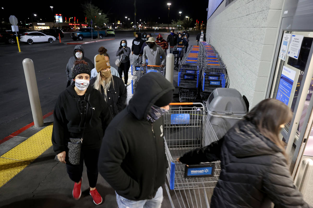 Shoppers brave chilly temps seeking Black Friday jackpot | Las Vegas Review-Journal