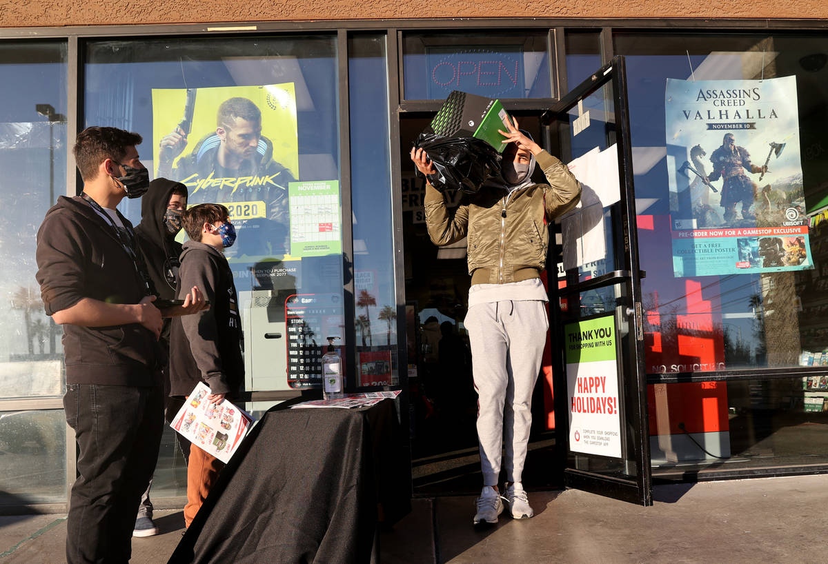 Black Friday shoppers brave cold in search of deals | Las Vegas Review-Journal