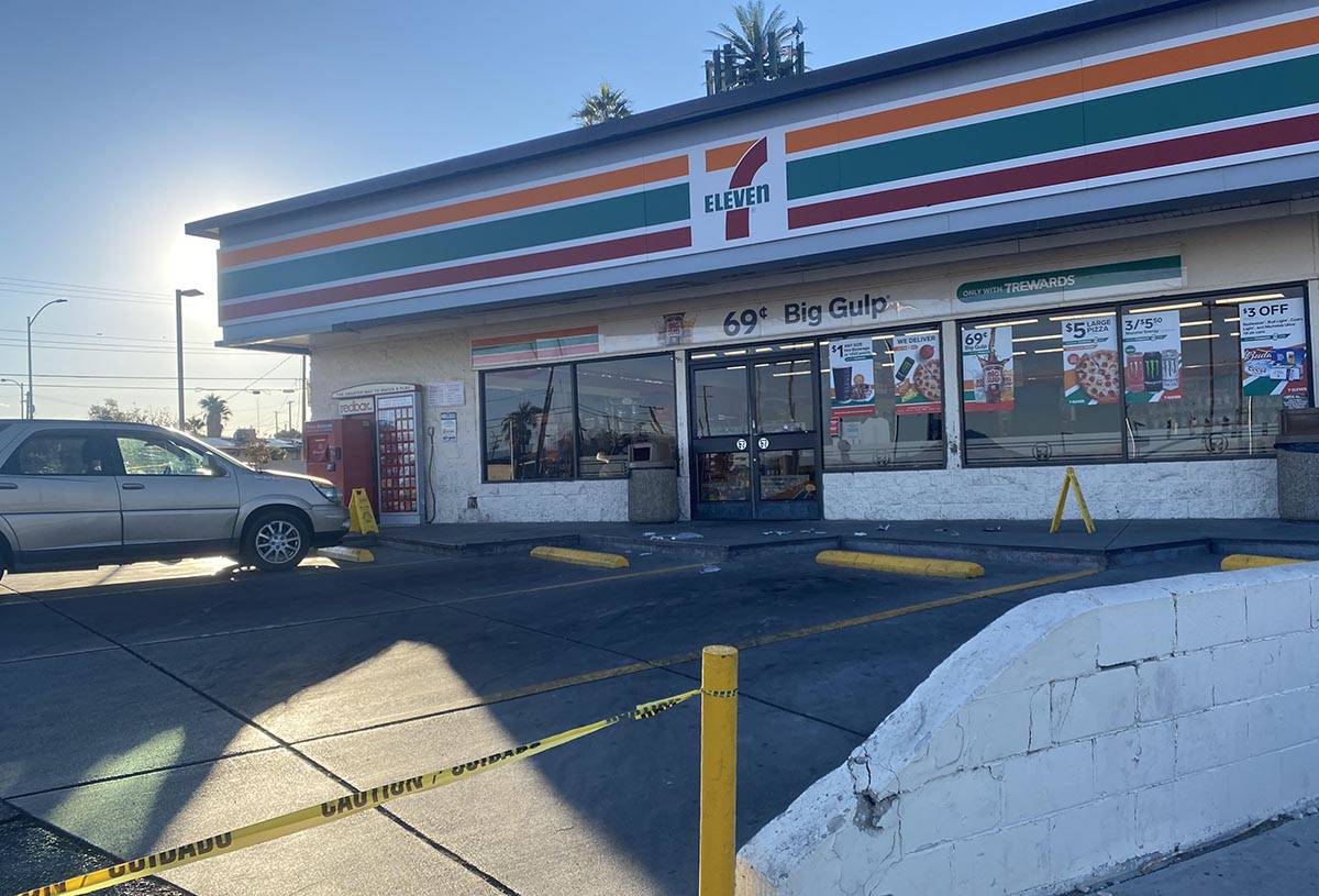 Henderson police detectives investigate an early-morning homicide on Thursday, Nov. 26, 2020, a ...