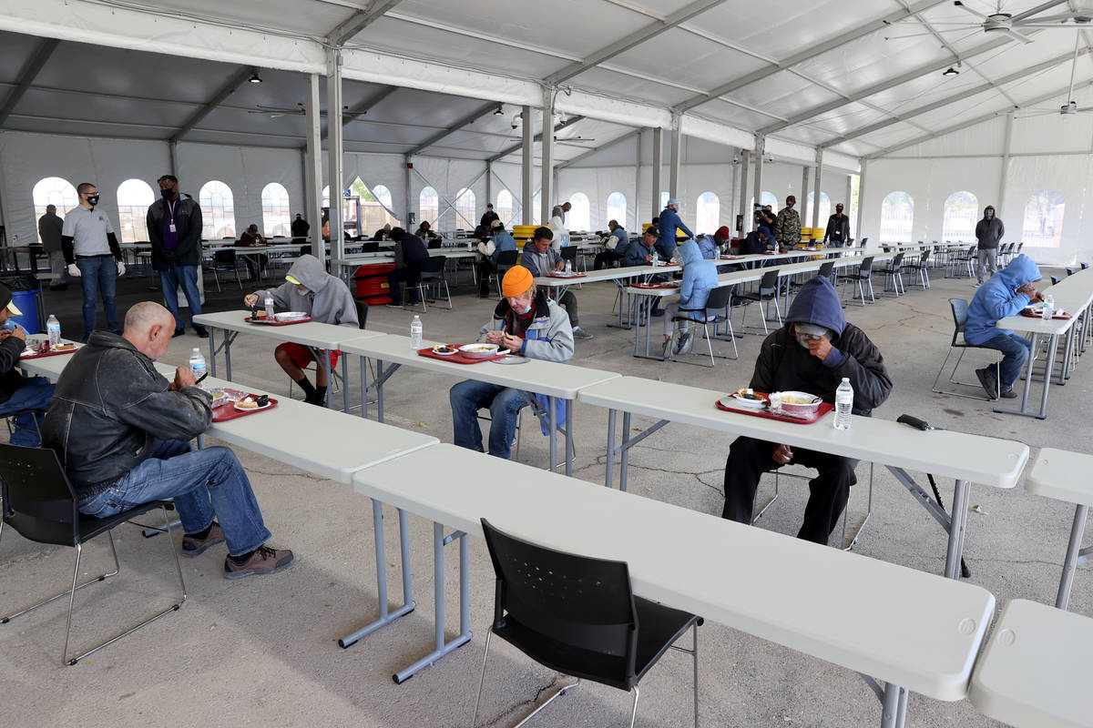 Free Thanksgiving meal served to hundreds | Las Vegas Review-Journal