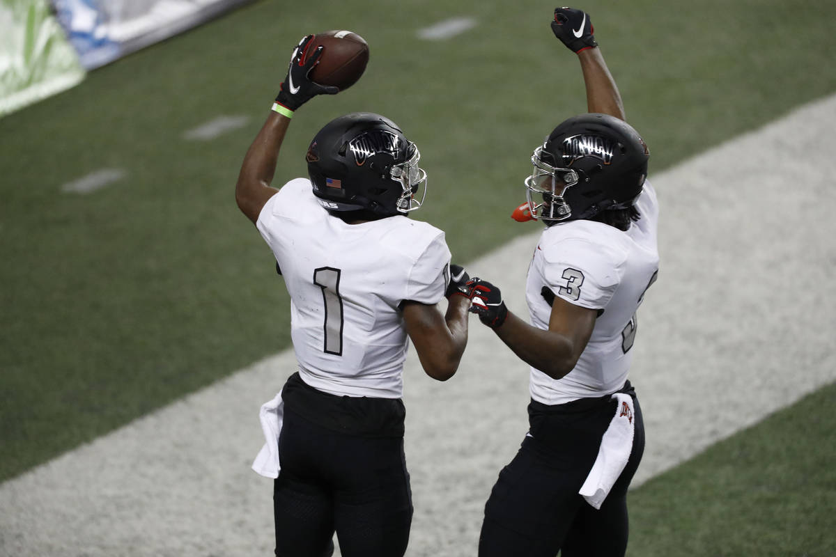 UNLV wide receivers Kyle Williams (1) and Zyell Griffin (3) celebrate in the end zone after Wil ...