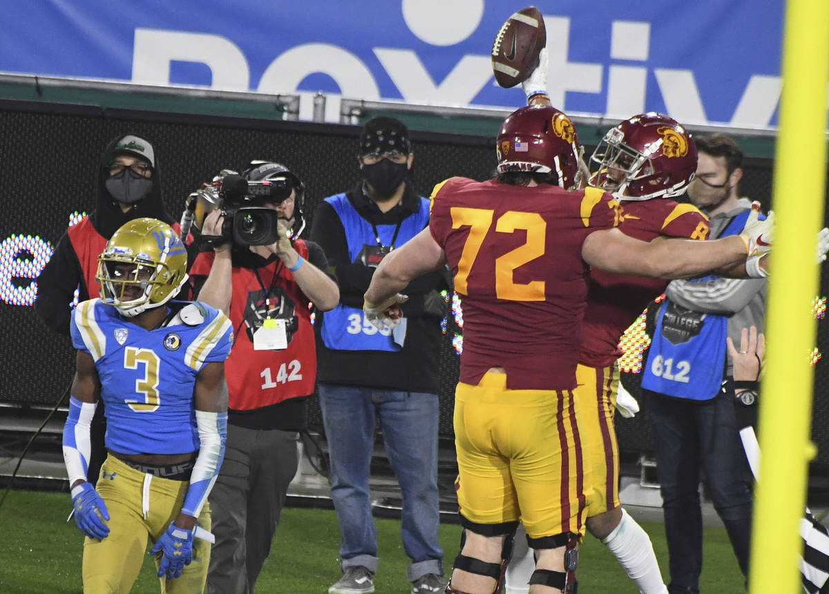 Southern California wide receiver Amon-Ra St. Brown, right, celebrates after catching a pass fo ...