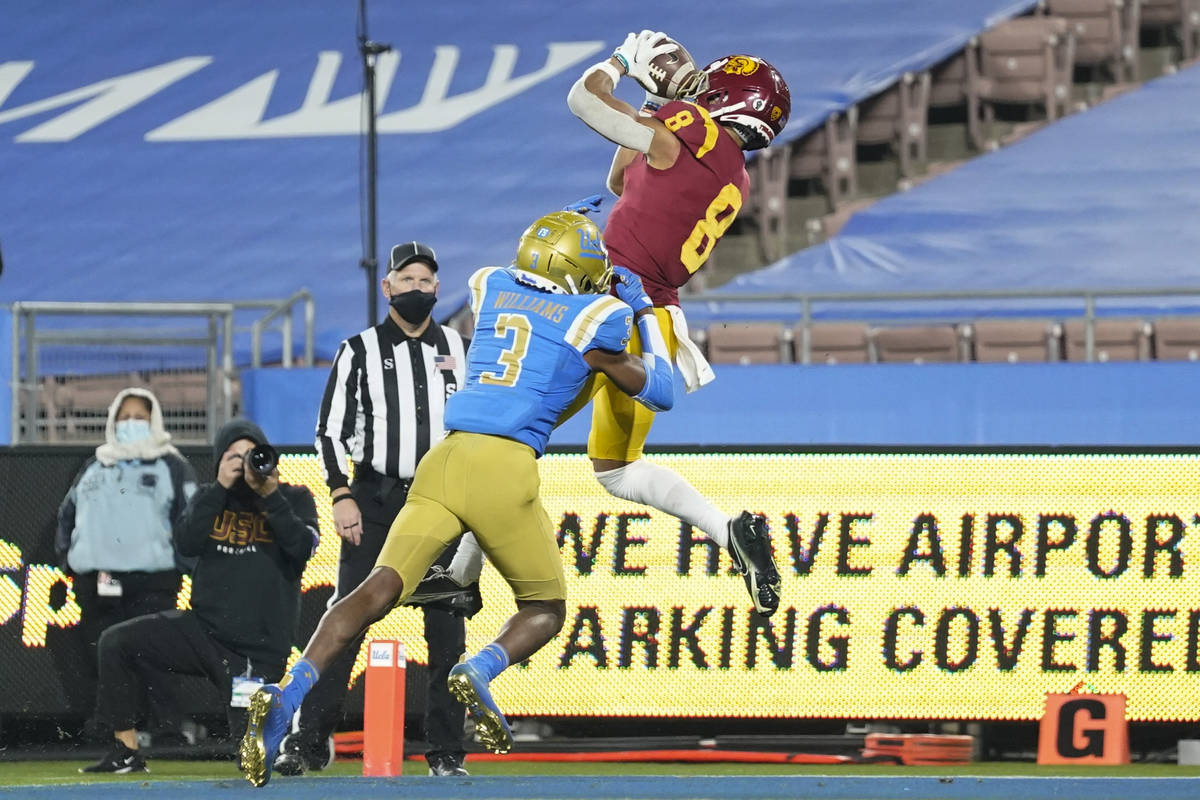 Southern California wide receiver Amon-Ra St. Brown (8) catches a pass in the end zone for a to ...