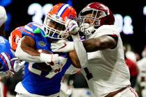 Florida running back Dameon Pierce (27) runs into the end zone for a touchdown against Alabama ...