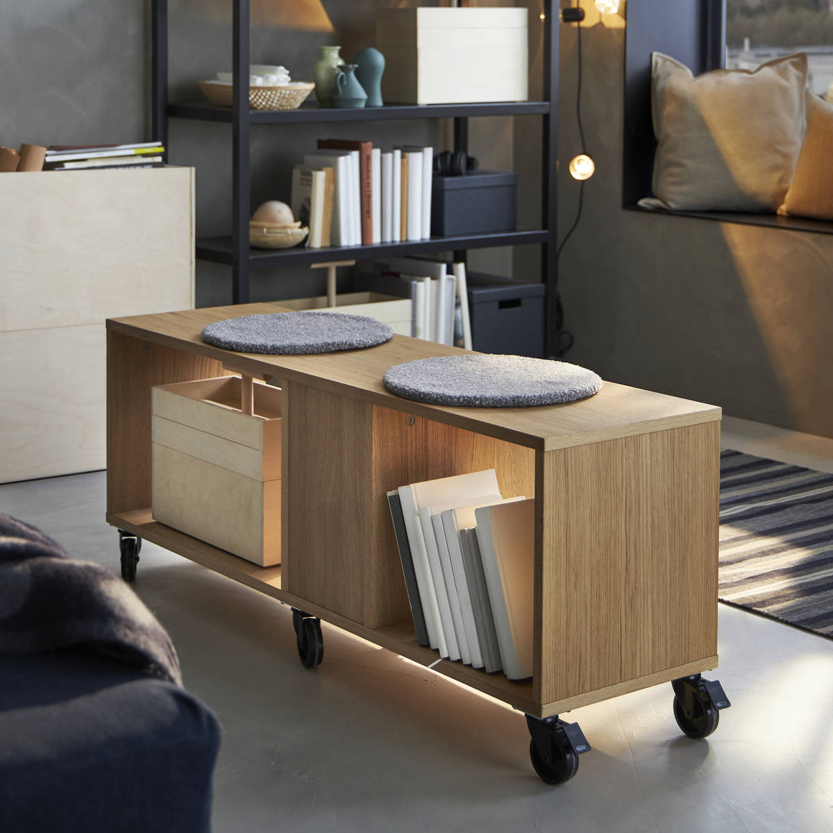 The Ravaror storage bench is on castors so you can roll it where you want it. Need room to danc ...