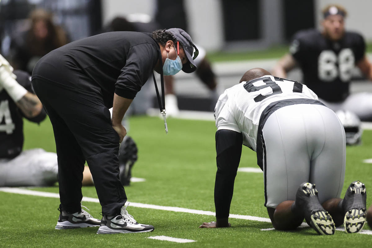 Las Vegas Raiders defensive coordinator Paul Guenther, left, talks with defensive tackle Maliek ...