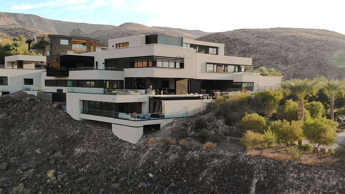 Henderson Mansion With Indoor Basketball Court Sells For 11 25m Las Vegas Review Journal