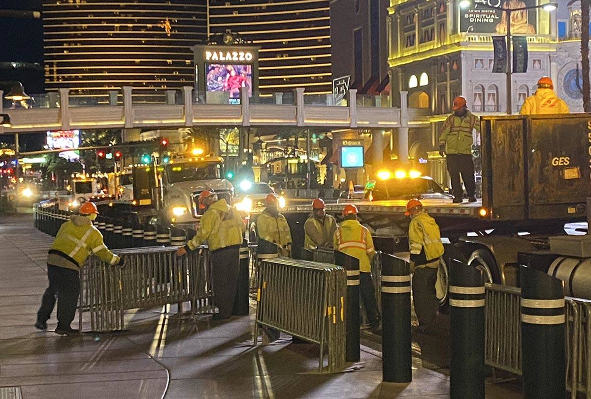 Clark County crews load fencing onto trucks about 4:30 a.m. Jan. 1, 2021, after the Las Vegas S ...