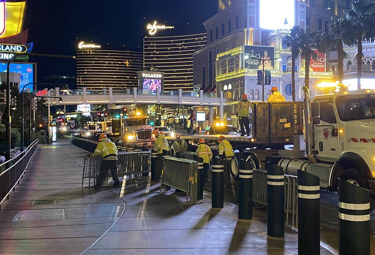 Clark County crews load fencing onto trucks about 4:30 a.m. Jan. 1, 2021, after the Las Vegas S ...