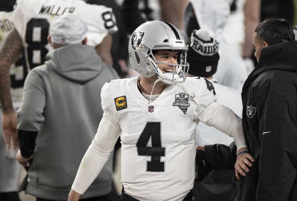 Raiders quarterback Derek Carr (4) celebrates after converting the winning two point conversion ...