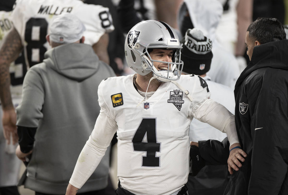 Raiders quarterback Derek Carr (4) celebrates after converting the winning two point conversion ...