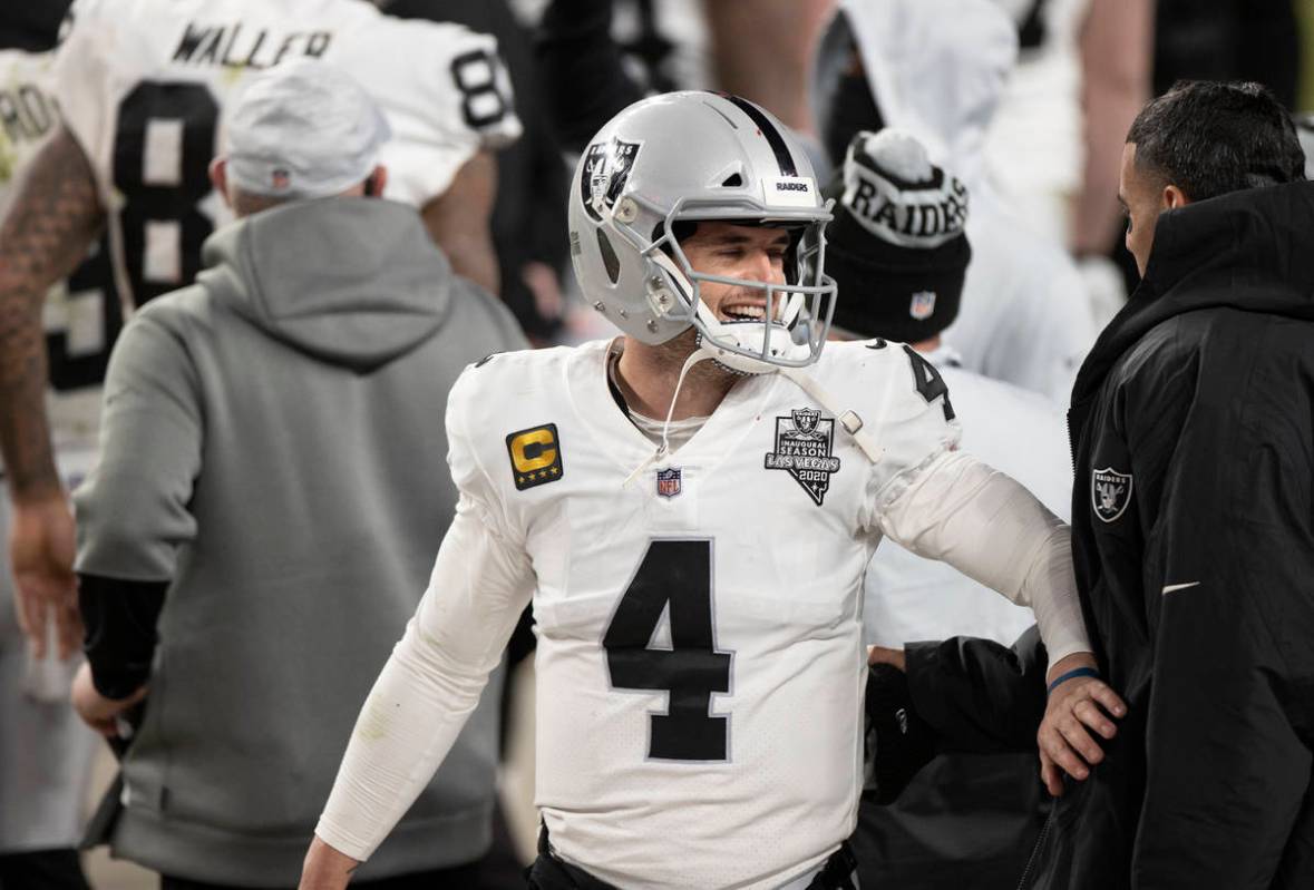 Raiders quarterback Derek Carr (4) celebrates after converting the winning two point conversion ...