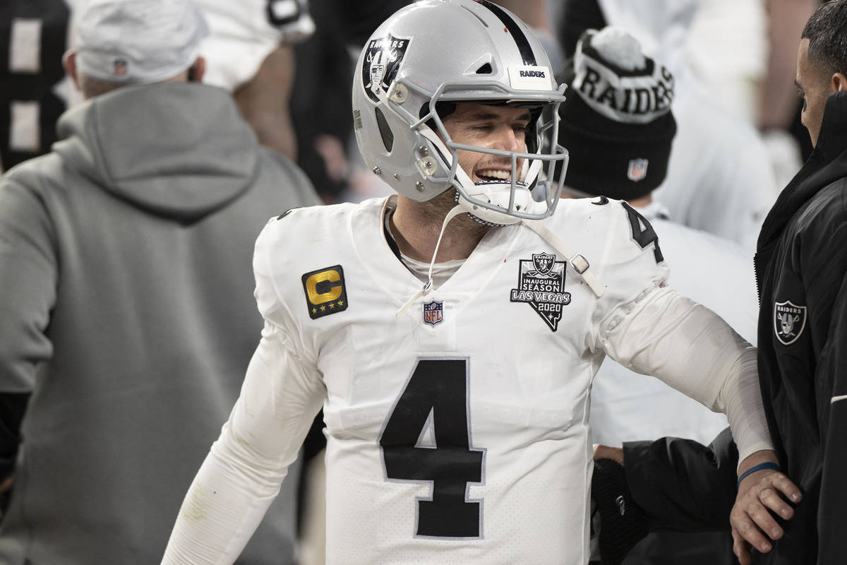 Raiders quarterback Derek Carr (4) celebrates after converting the winning two point conversion ...