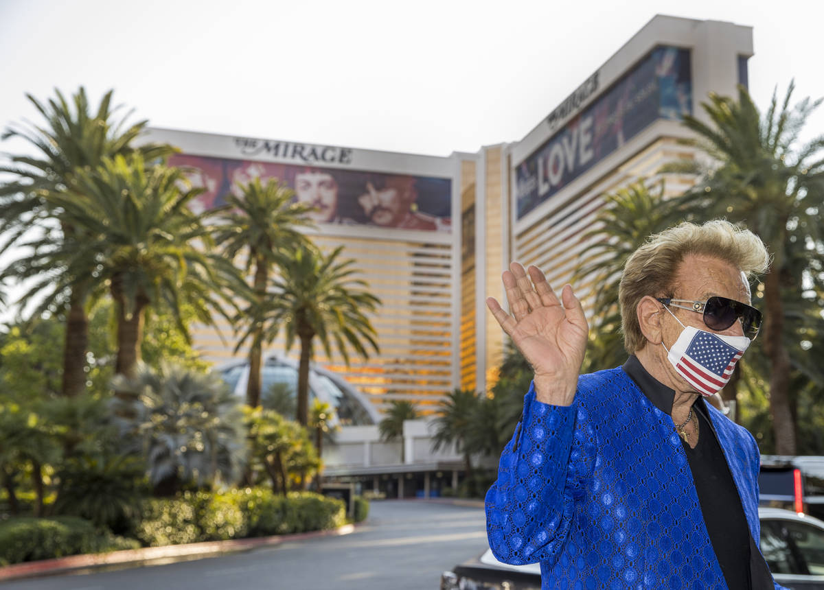 Siegfried Fischbacher is on hand as the Mirage porte cochere is renamed Siegfried & Roy Dri ...