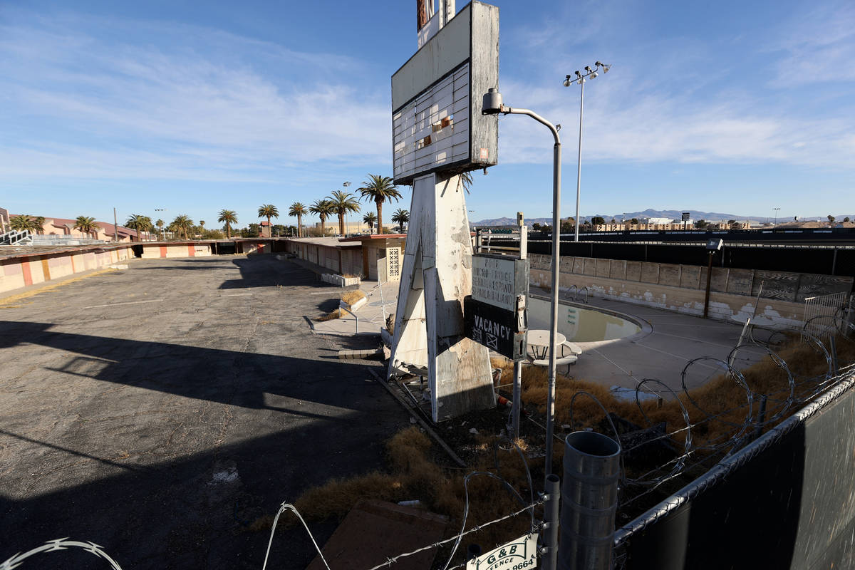 The boarded-up White Sands Motel at 3889 Las Vegas Blvd. on the south Strip Monday, Jan. 11, 20 ...