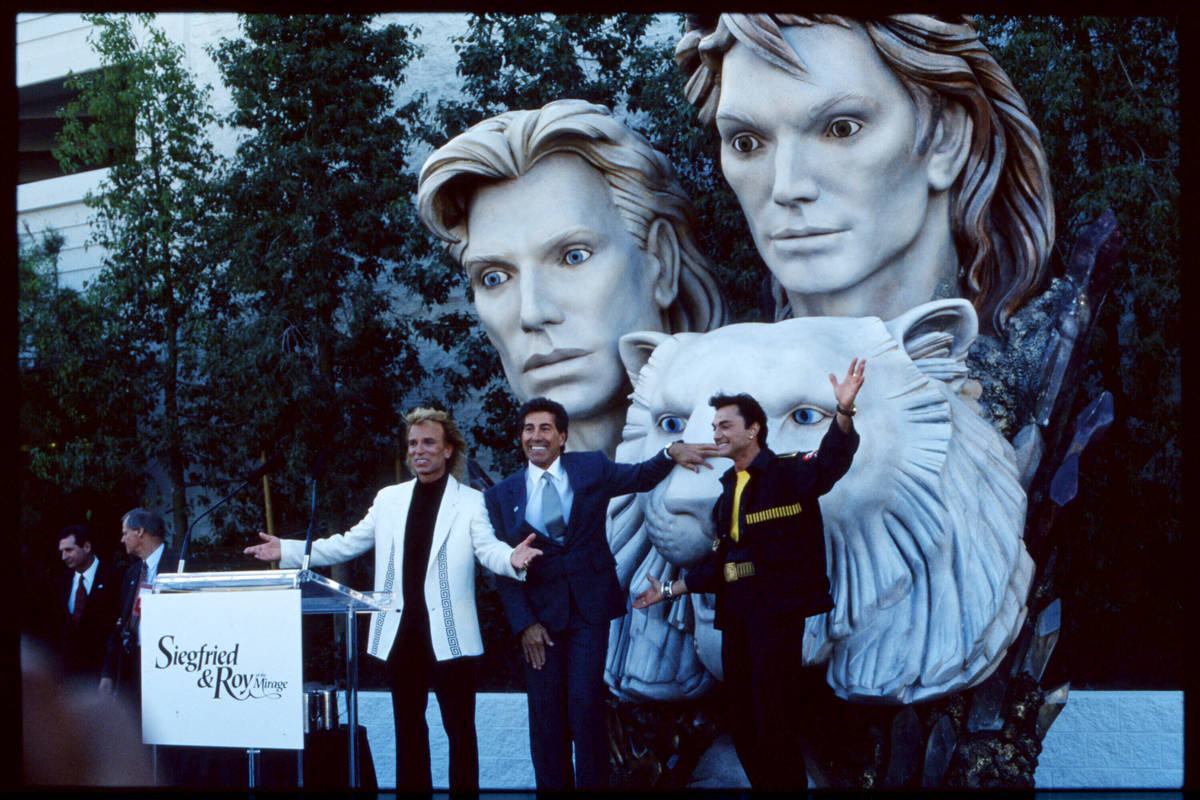 This 1993 file photo shows Mirage Resorts Incorporated chairman Steve Wynn (blue suit), Siegrie ...