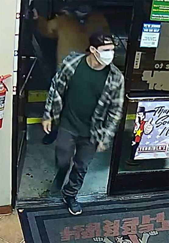 Police detectives in Laughlin need help identifying two men suspected of a strong-arm robbery. ...