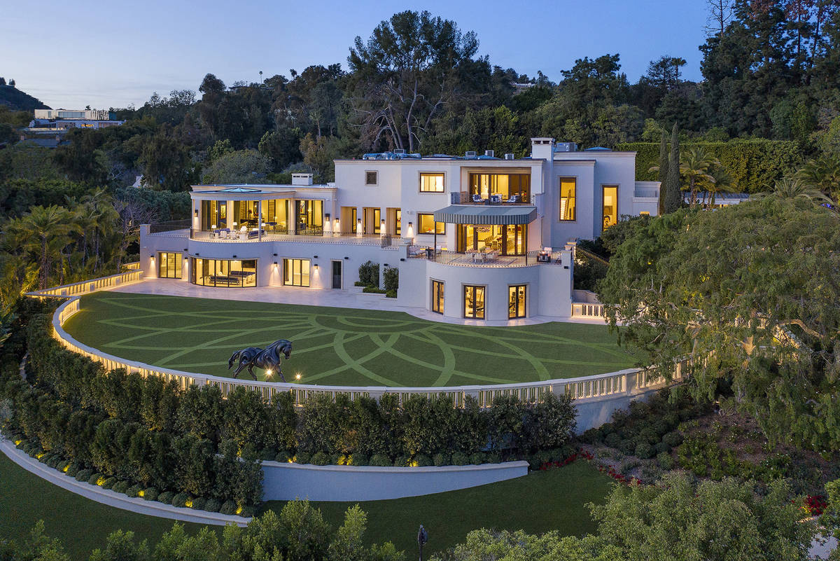 Casino developer Steve Wynn is trying to sell his Beverly Hills, California, mansion, seen here ...
