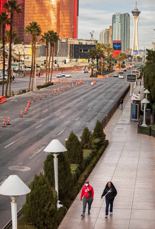 The Strip is largely empty on Thursday, Jan. 28, 2021, in Las Vegas. (Benjamin Hager/Las Vegas ...