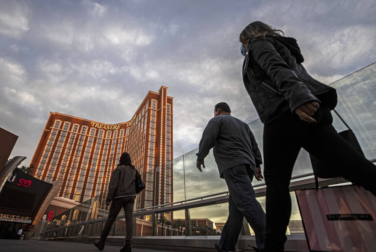 The Strip is largely empty on Thursday, Jan. 28, 2021, in Las Vegas. (Benjamin Hager/Las Vegas ...