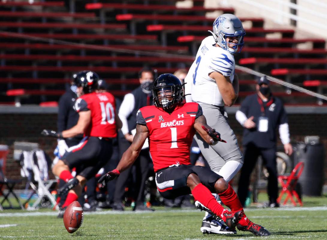 Cincinnati safety James Wiggins (1) chases a fumble by Memphis quarterback Brady White (3) duri ...