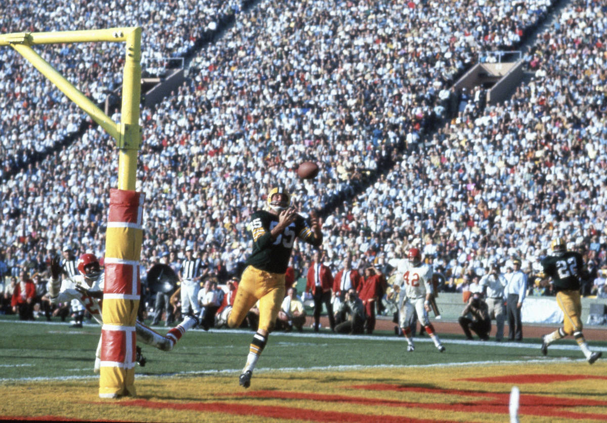 Green Bay Packers wide receiver Max McGee (85) gets set to catch the ball in the end zone for a ...