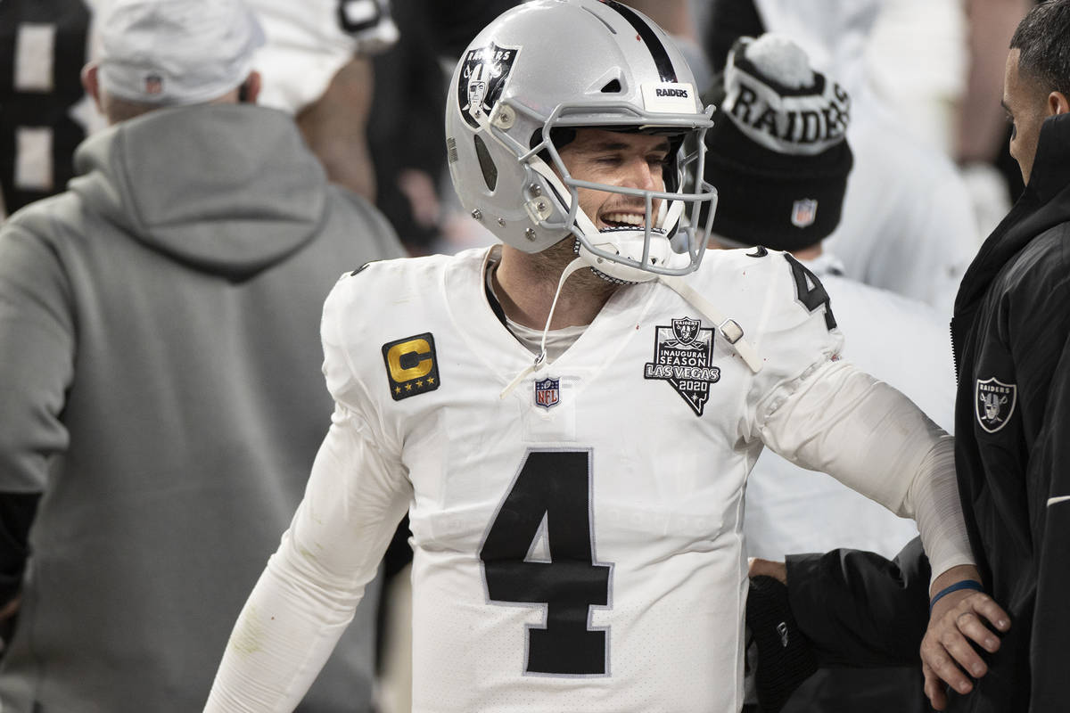 Raiders quarterback Derek Carr (4) celebrates after converting the winning two point conversion ...