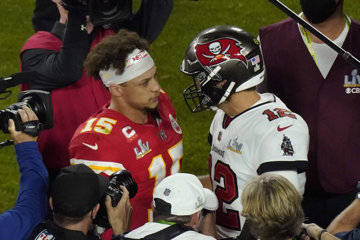 Kansas City Chiefs quarterback Patrick Mahomes (15) and Tampa Bay Buccaneers quarterback Tom Br ...
