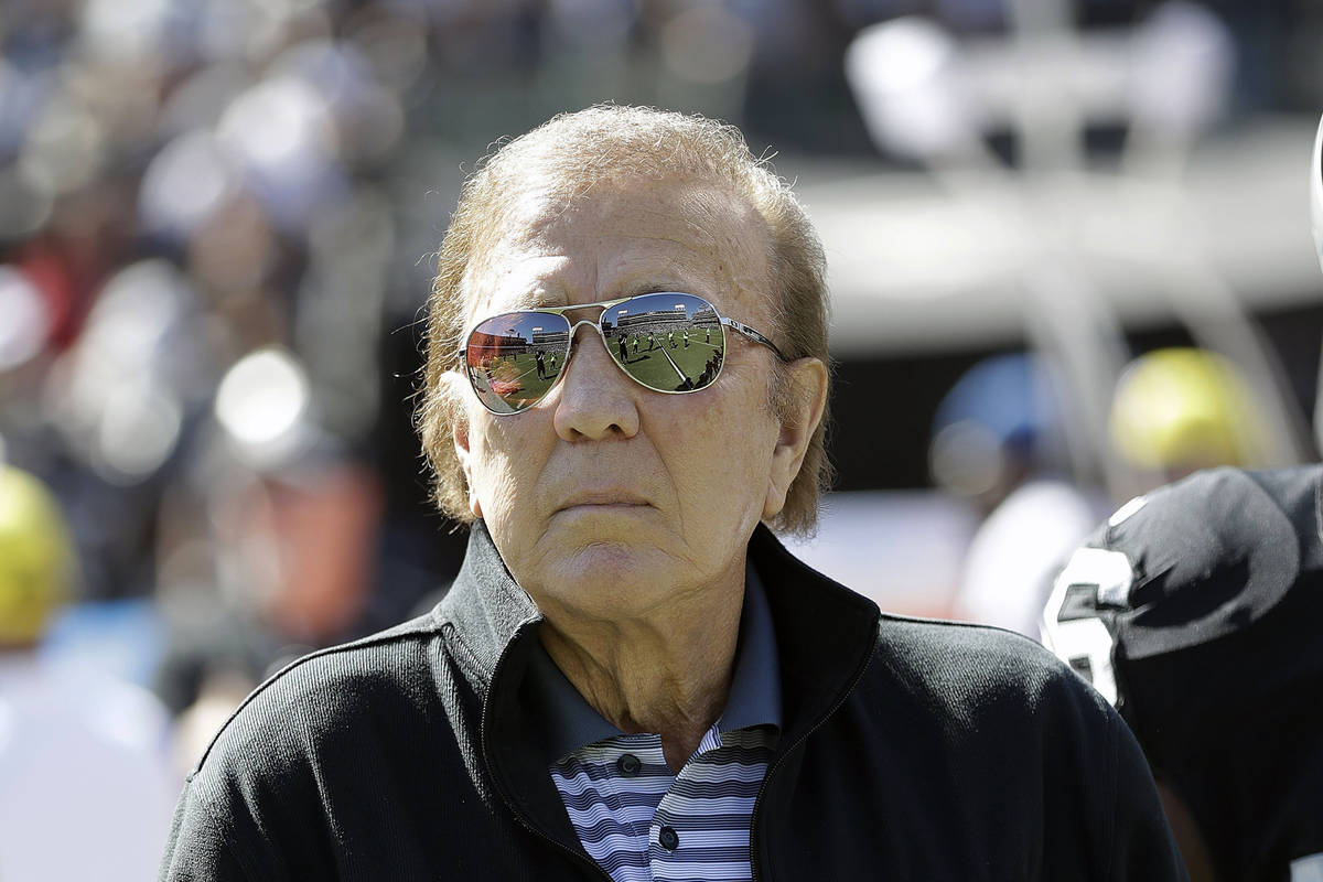 Ex-Raiders coach Tom Flores finds out he's in Hall of Fame — VIDEO | Las  Vegas Review-Journal