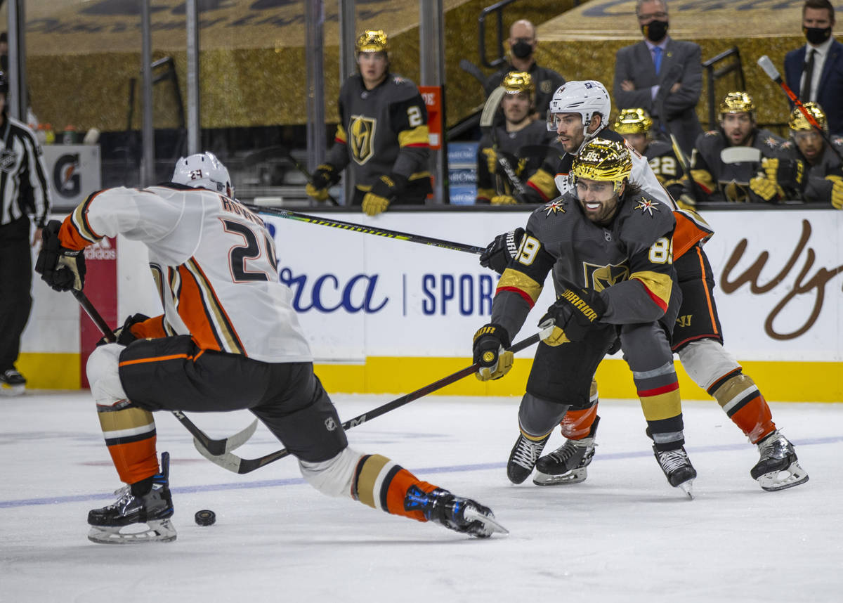 Golden Knights right wing Alex Tuch (89) battles for the puck with Anaheim Ducks right wing Car ...