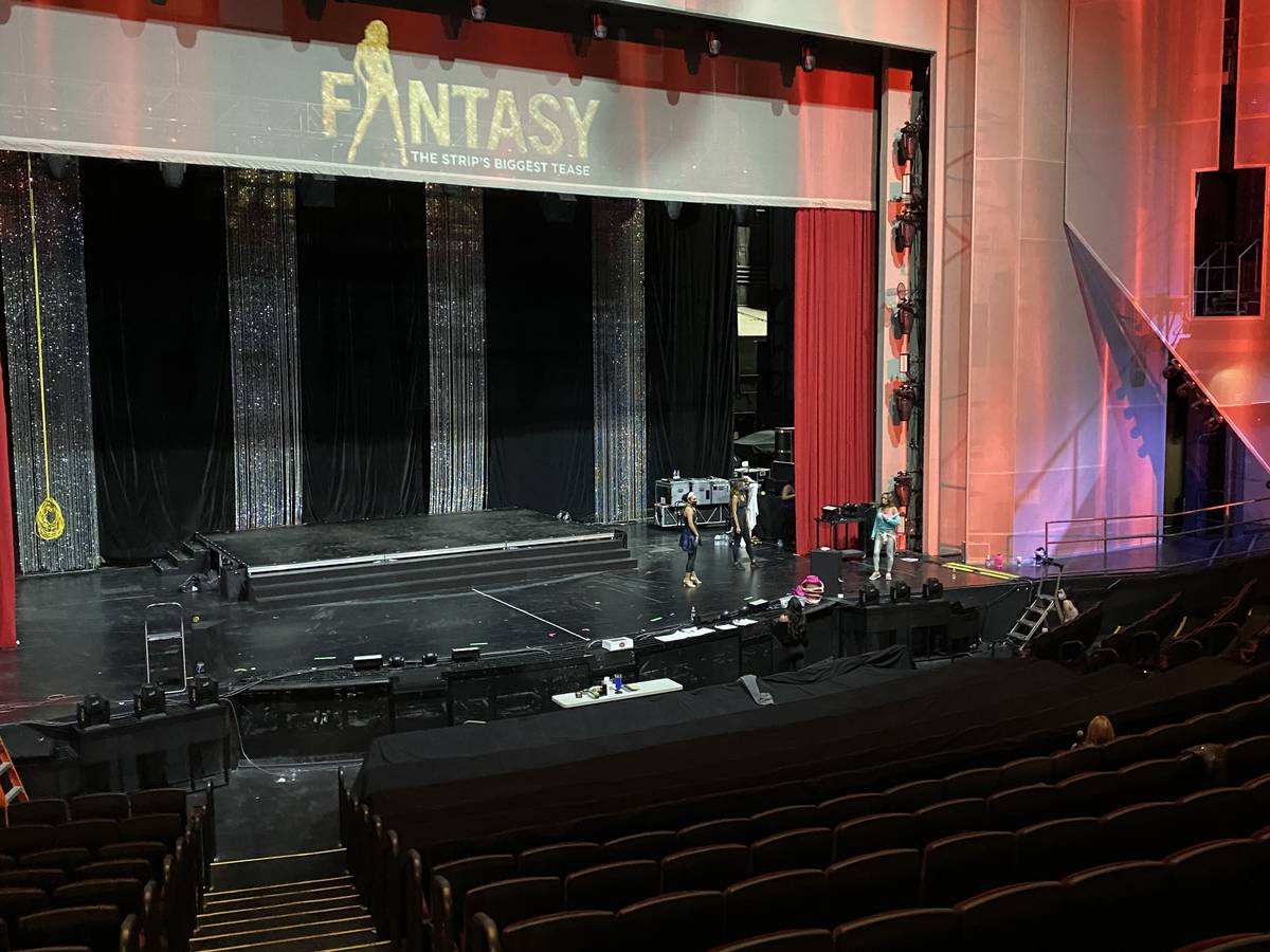 Topless revue ‘Fantasy,’ Strip favorite Carrot Top back at Luxor Las