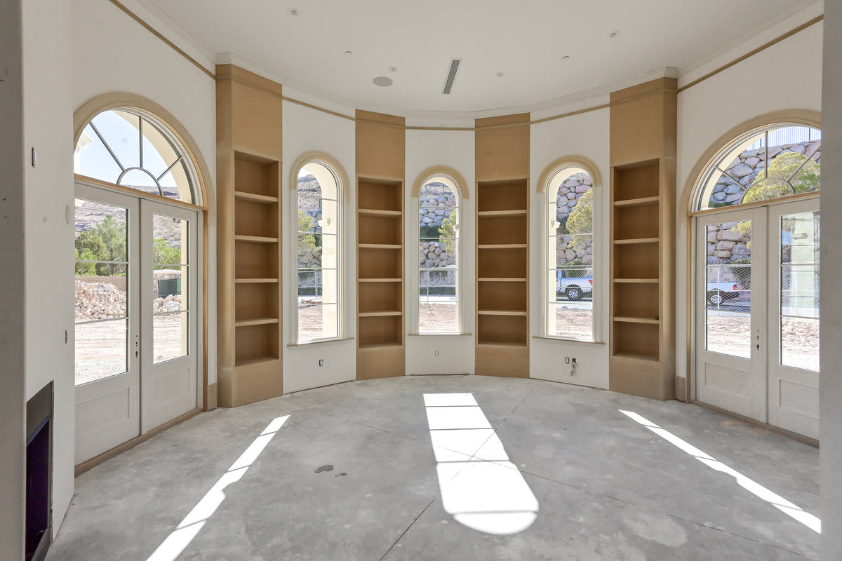The home has plenty of natural light. (Luxurious Real Estate)
