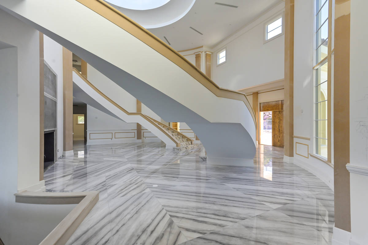(Luxurious Real Estate)
