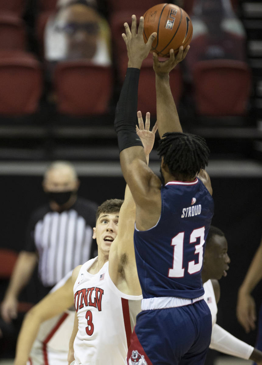 UNLV Rebels guard Caleb Grill (3) attempts to block the shot of Fresno State Bulldogs guard Deo ...